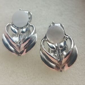 💥FREE Vintage Silver Clip-On Earrings With Faux Mother-of-Pearl Thermoset💥